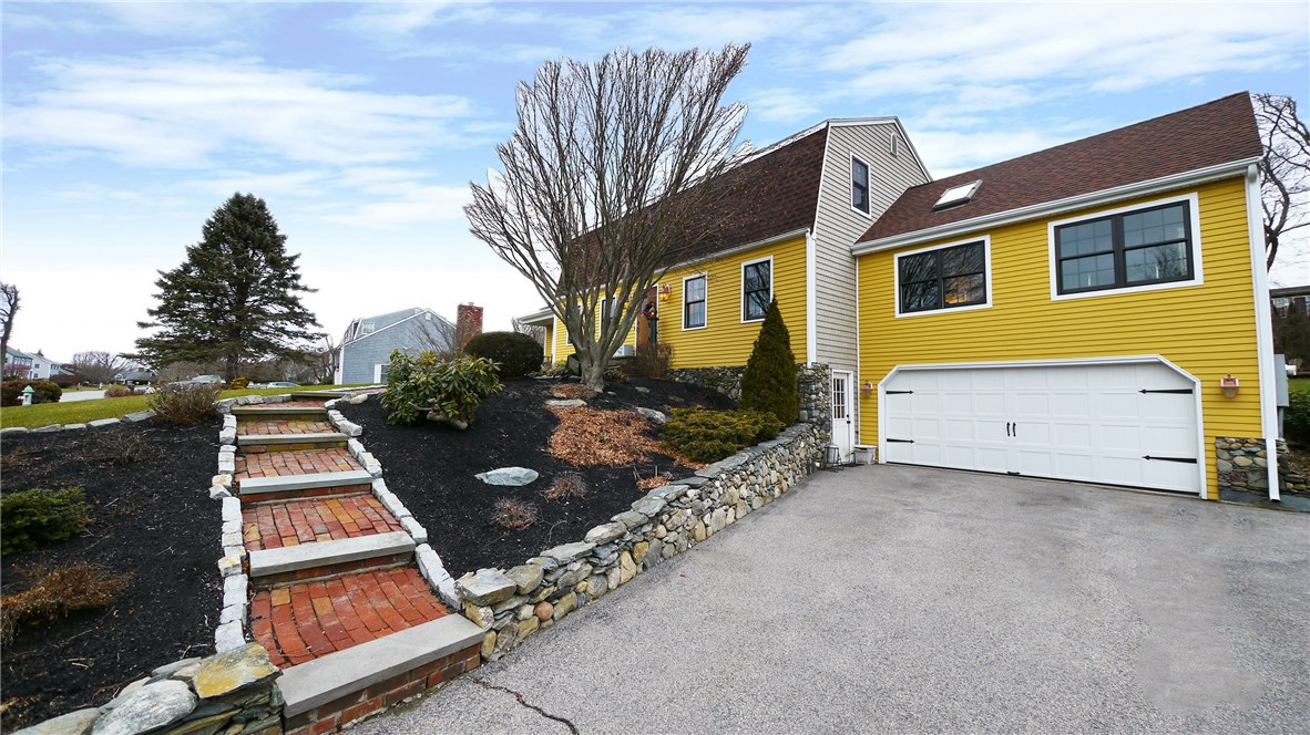 73 Sweet Farm Road Portsmouth, RI 02871 - Photo 3 of 36 Gallery Image 3