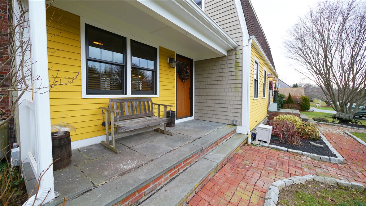 73 Sweet Farm Road Portsmouth, RI 02871 - Photo 4 of 36 Gallery Image 4