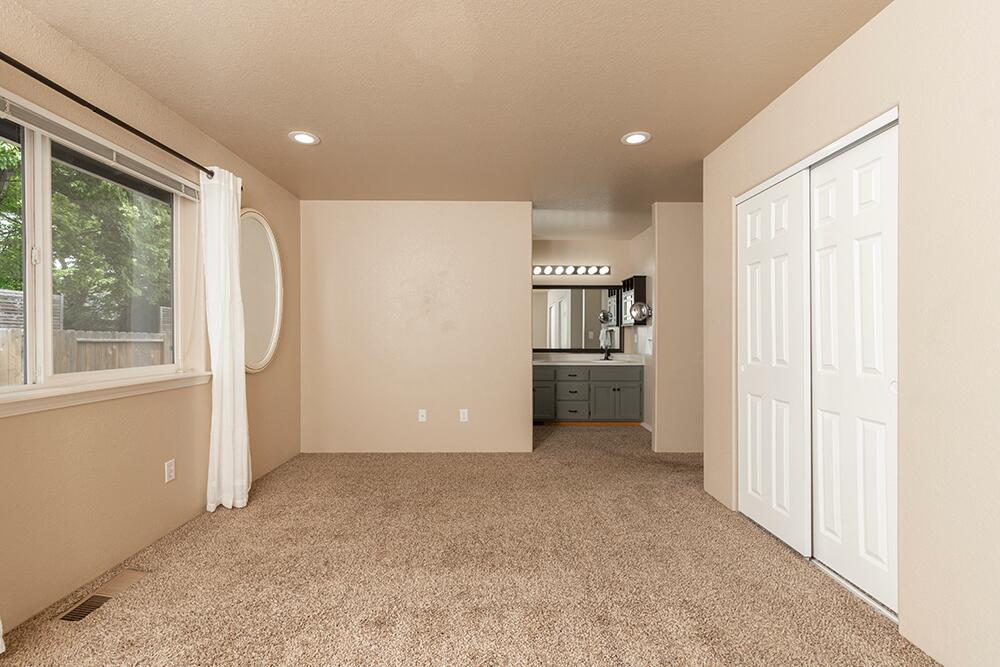 2126 Southwest Webster Road Grants Pass, OR 97526 - Photo 19 of 25 2126 Webster Rd Listing Photos - 22 of 2