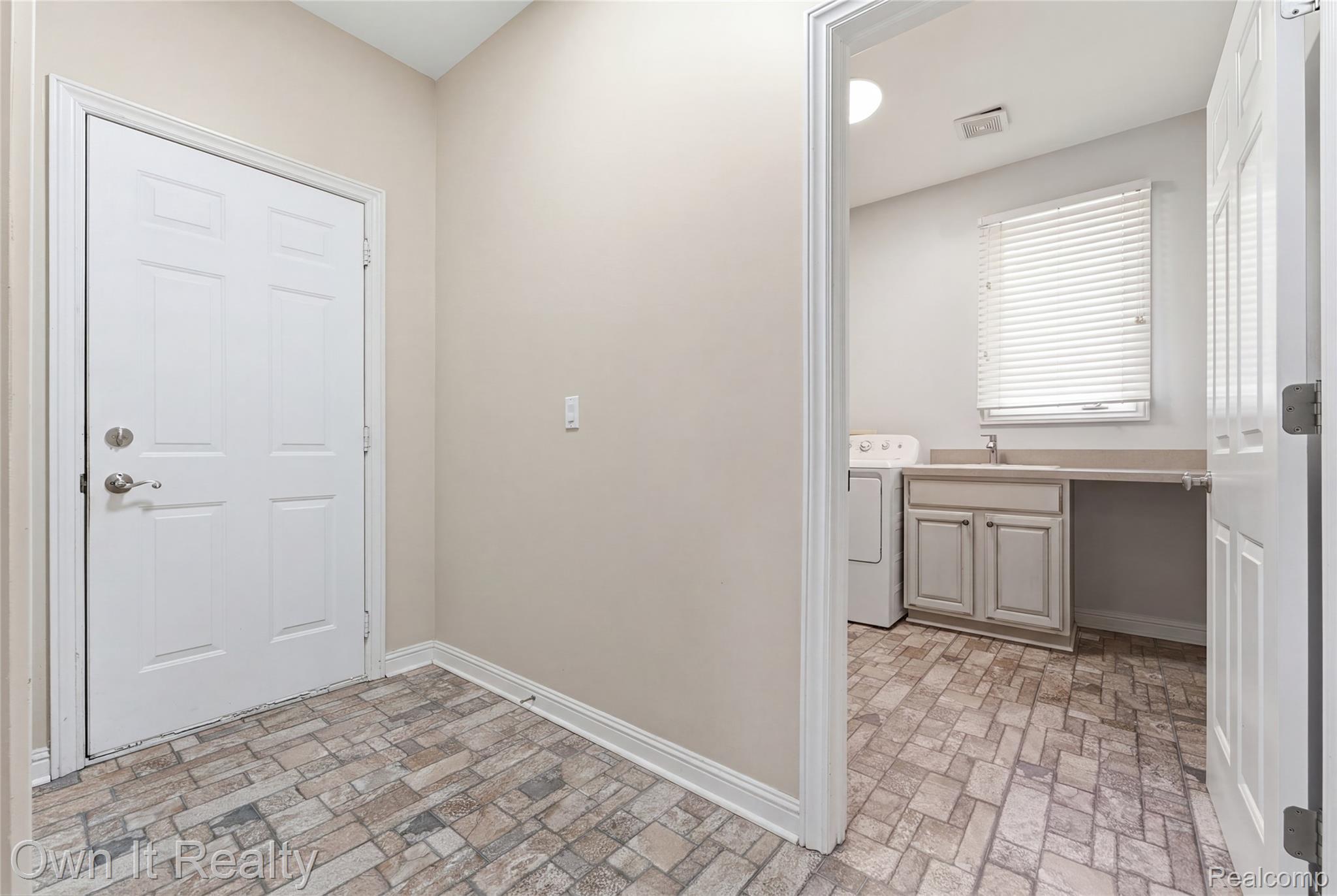 48280 Gladstone Road Canton, MI 48188 - Photo 28 of 59 DSC04320_reedit_c48d4026_92017ded.jpg