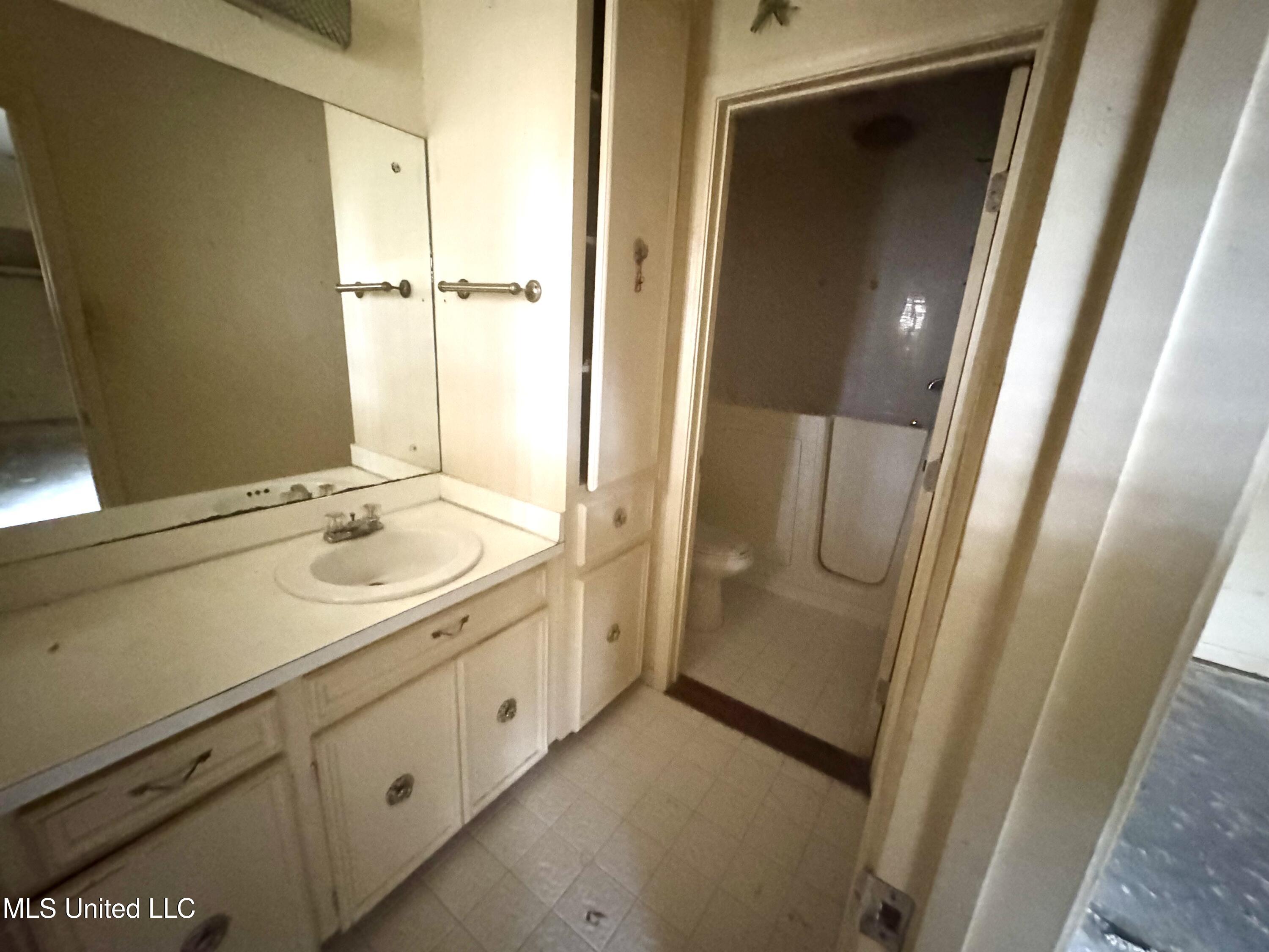 13 Rob Lane Jackson, MS 39212 - Photo 5 of 11 IMG_3274