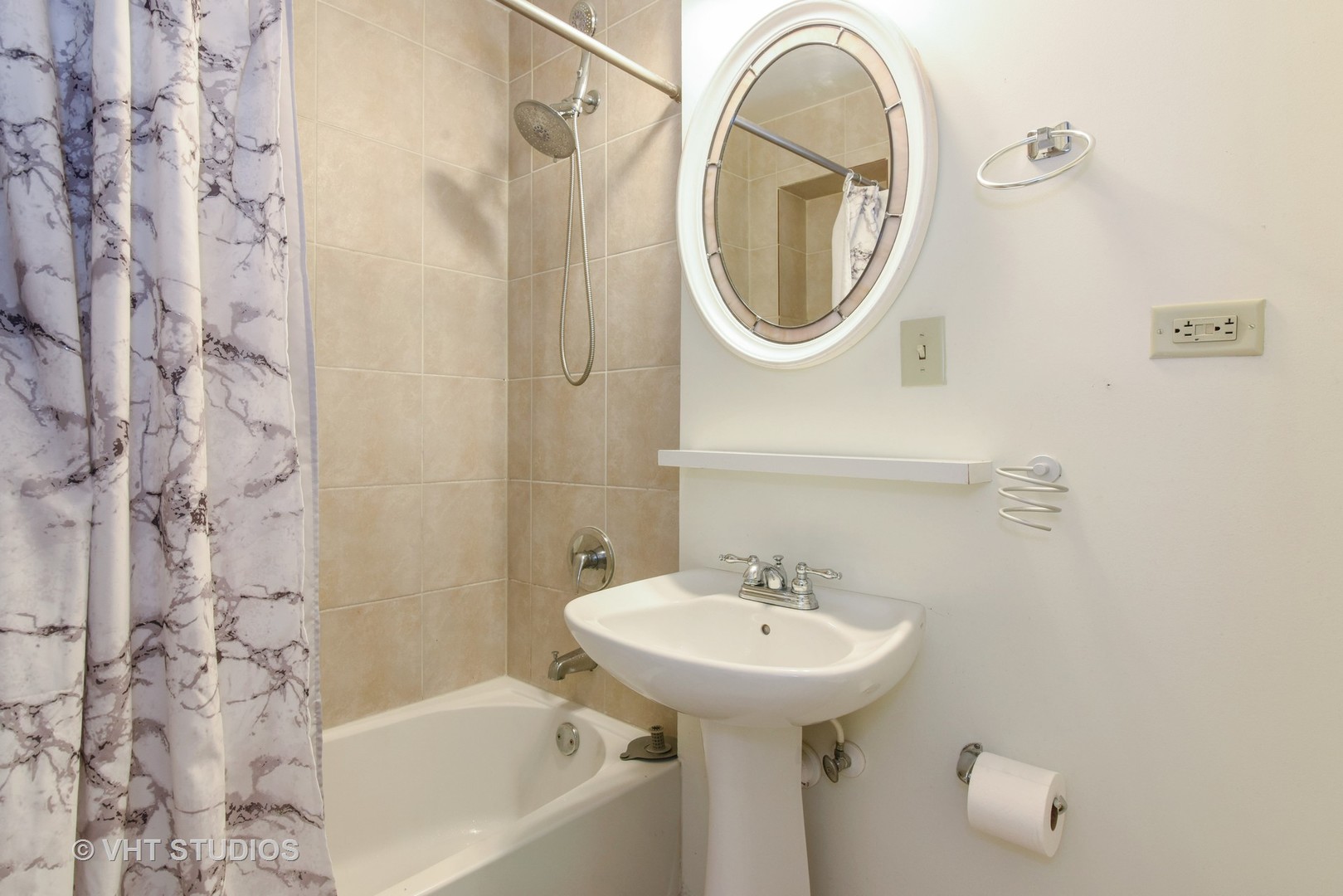 1424 West Fletcher Street Chicago, IL 60657 - Photo 23 of 24 a bathroom with a sink and a mirror
