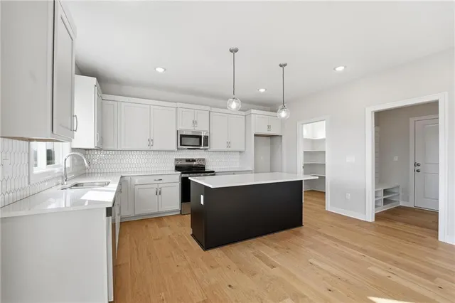 $525,000 | 1917 Southwest Hightown Drive, Lee's Summit, MO 64082