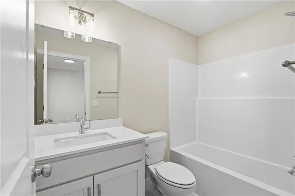 $544,950 | 1917 Southwest Hightown Drive, Lee's Summit, MO 64082