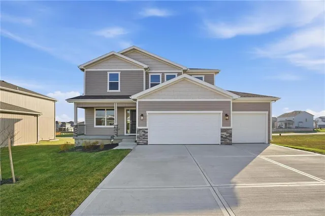 $525,000 | 1917 Southwest Hightown Drive, Lee's Summit, MO 64082