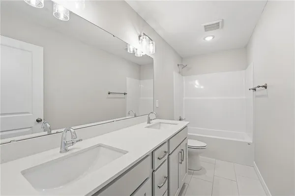 $544,950 | 1917 Southwest Hightown Drive, Lee's Summit, MO 64082