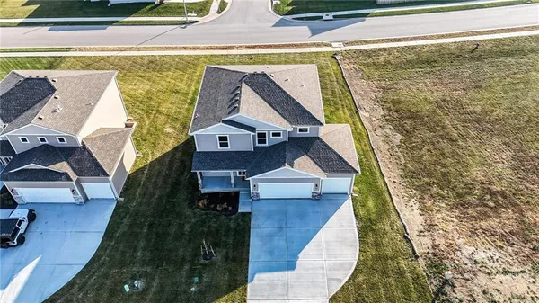$544,950 | 1917 Southwest Hightown Drive, Lee's Summit, MO 64082