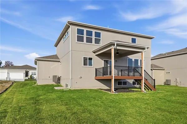 $544,950 | 1917 Southwest Hightown Drive, Lee's Summit, MO 64082