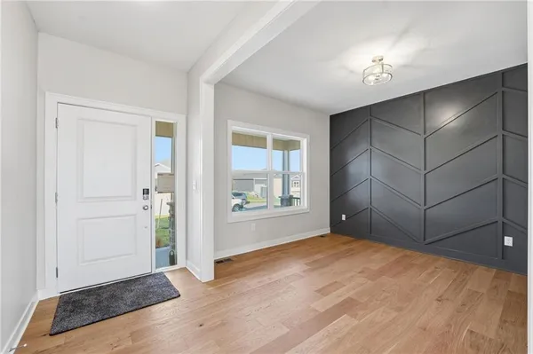 $544,950 | 1917 Southwest Hightown Drive, Lee's Summit, MO 64082