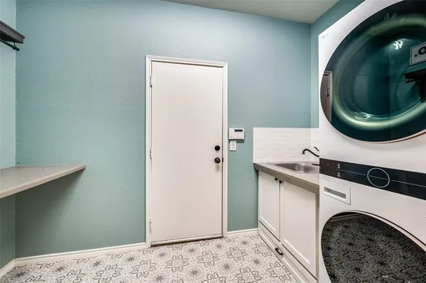 a view of a bedroom with washer and dryer