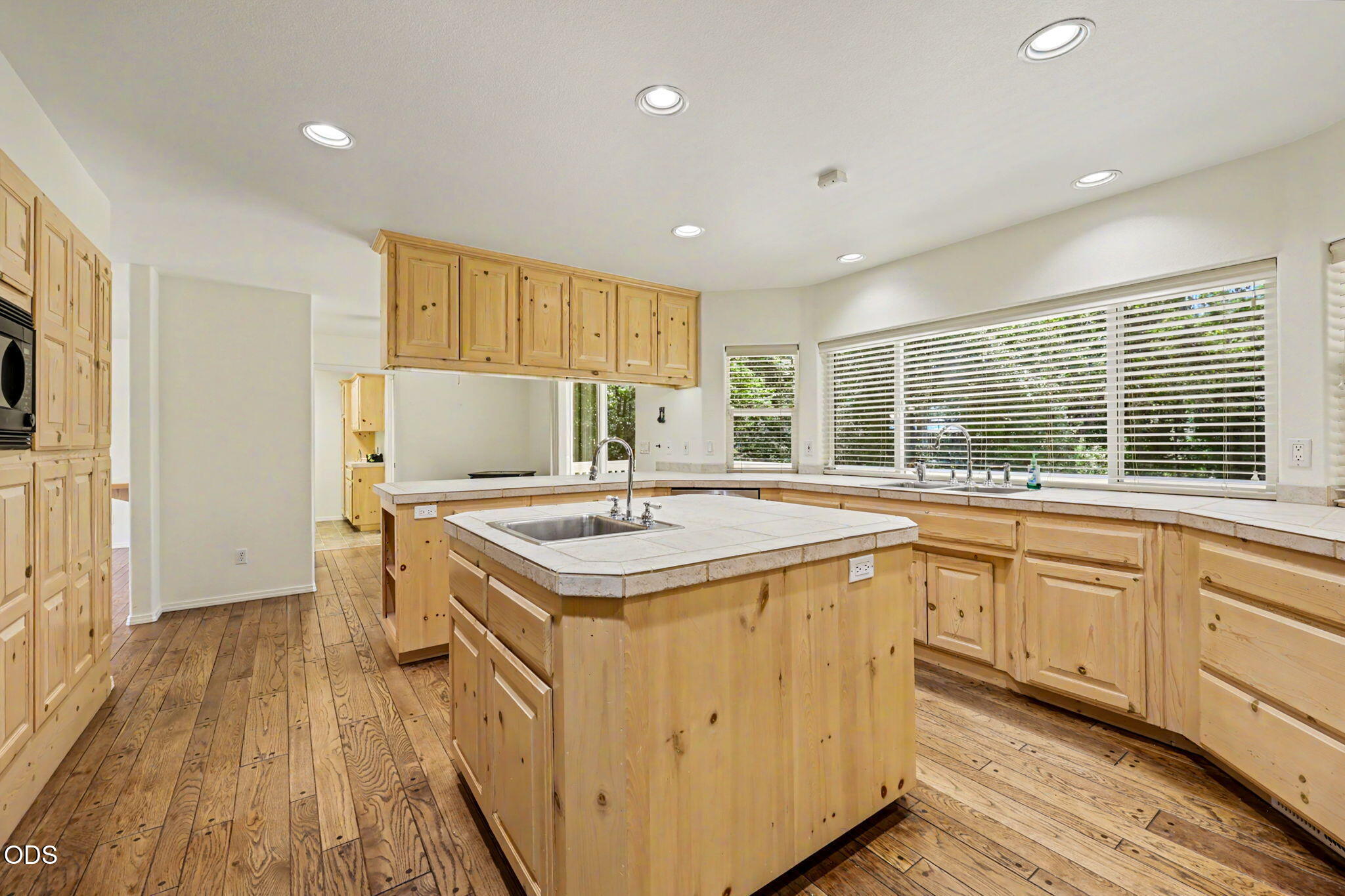 7833 Lower River Road Grants Pass, OR 97526 - Photo 10 of 122