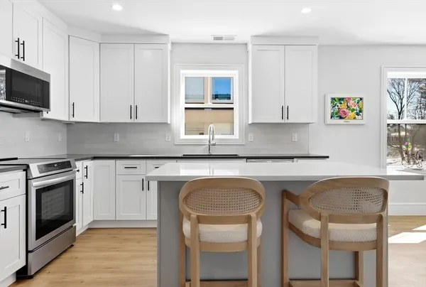 $625,000 | 1000 Washington Street, Unit 205, Dedham, MA 02026