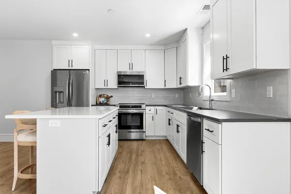 $625,000 | 1000 Washington Street, Unit 205, Dedham, MA 02026