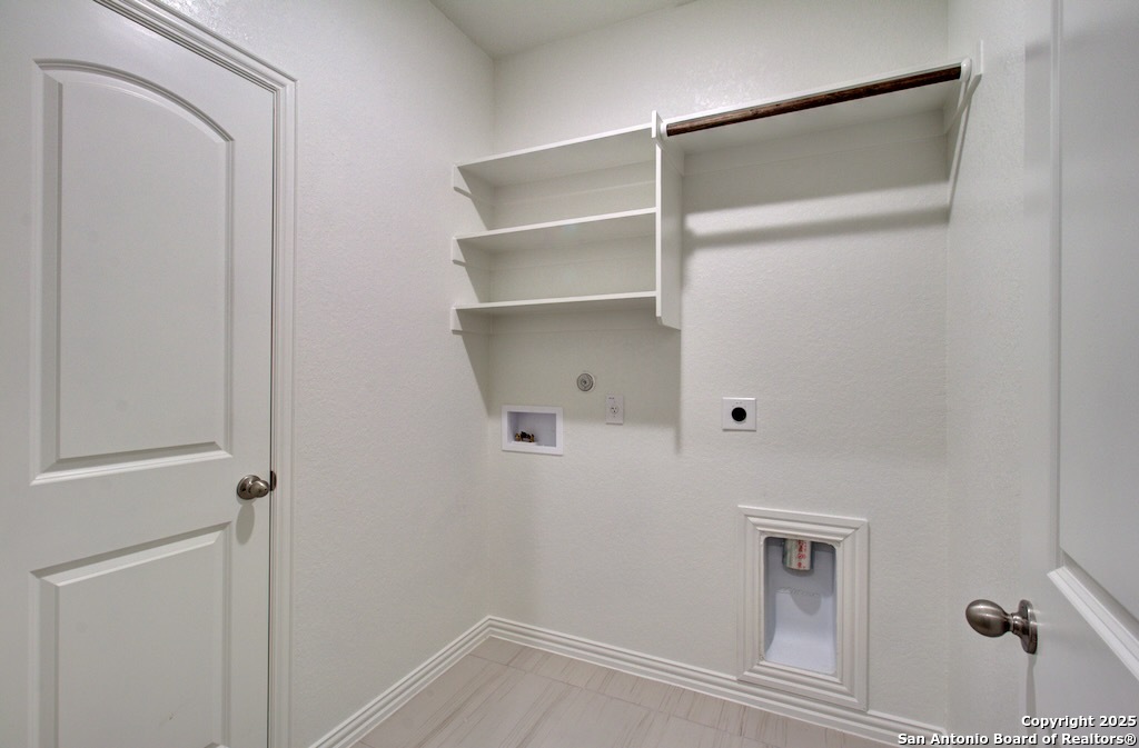 2133 Shepards Street Seguin, TX 78155 - Photo 11 of 22 a view of walk in closet