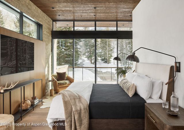 a view of entryway and gallery