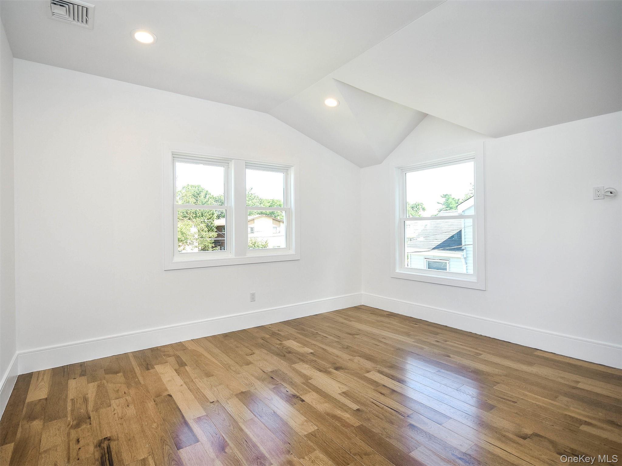 59 A Hickory Road Port Washington, NY 11050 - Photo 12 of 20