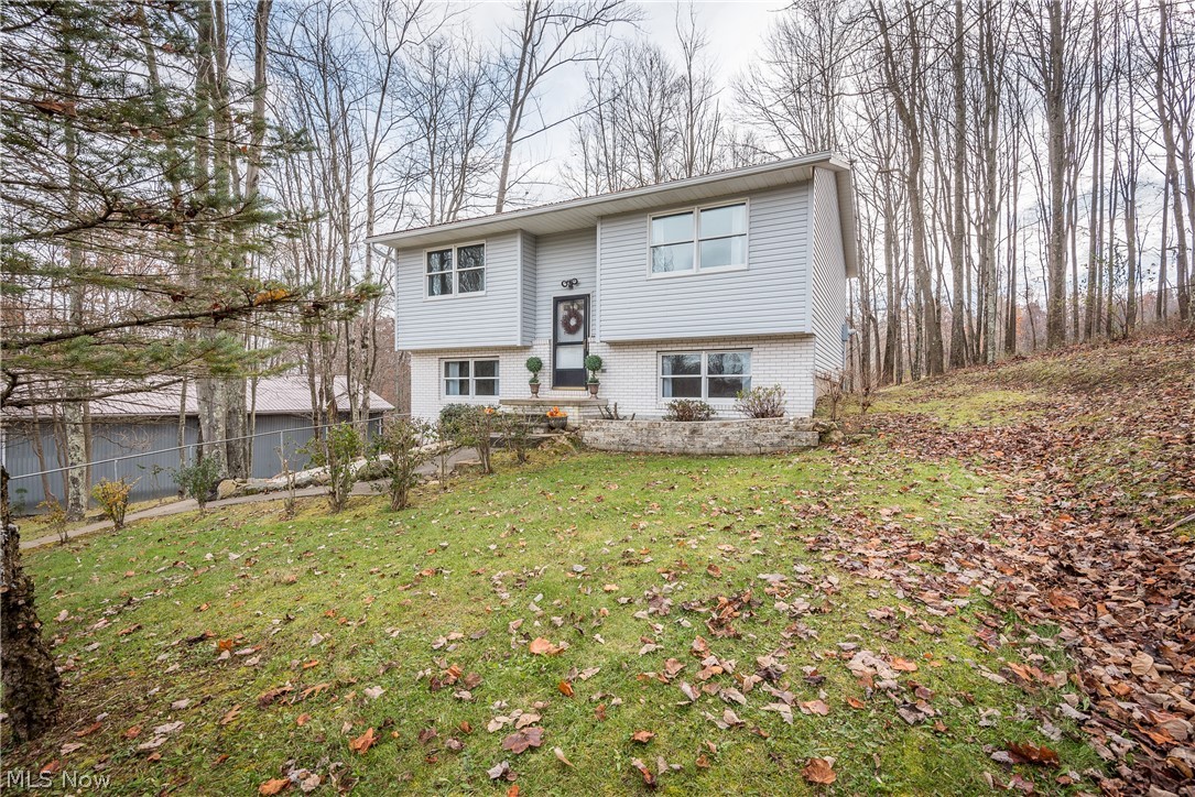 5224 Desert Road Southwest Carrollton, OH 44615 - Photo 2 of 35 LOOKING FOR A GREAT LITTLE HOME IN THE COUNTRY! THIS IS IT!