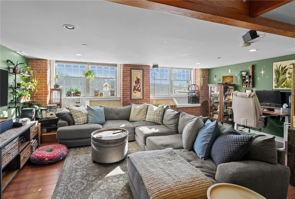 $2,300 | 1 Tupperware Drive, Unit 112, North Smithfield, RI 02896