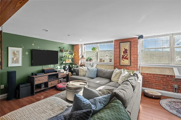 $2,300 | 1 Tupperware Drive, Unit 112, North Smithfield, RI 02896