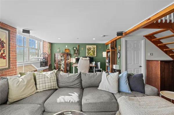 $2,300 | 1 Tupperware Drive, Unit 112, North Smithfield, RI 02896