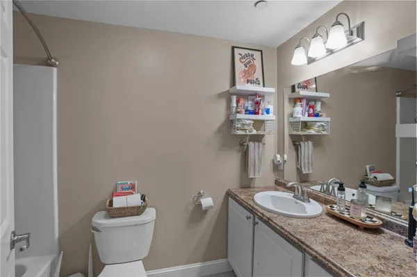 $2,300 | 1 Tupperware Drive, Unit 112, North Smithfield, RI 02896