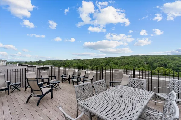 $2,300 | 1 Tupperware Drive, Unit 112, North Smithfield, RI 02896