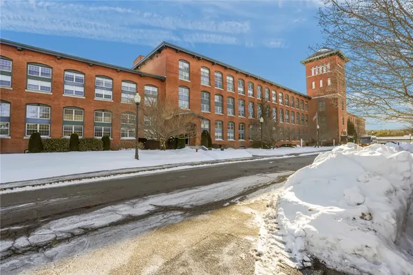 $2,300 | 1 Tupperware Drive, Unit 112, North Smithfield, RI 02896