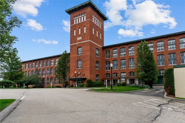 $2,300 | 1 Tupperware Drive, Unit 112, North Smithfield, RI 02896