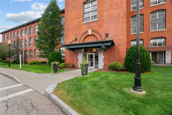 $2,300 | 1 Tupperware Drive, Unit 112, North Smithfield, RI 02896