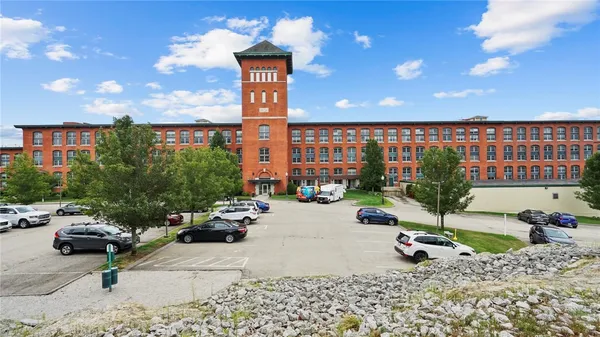 $2,300 | 1 Tupperware Drive, Unit 112, North Smithfield, RI 02896