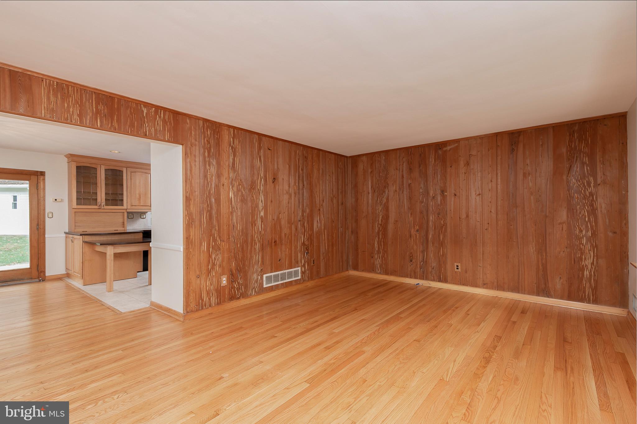 5112 Hurst Road Ellicott City, MD 21043 - Photo 3 of 35 Living Room
