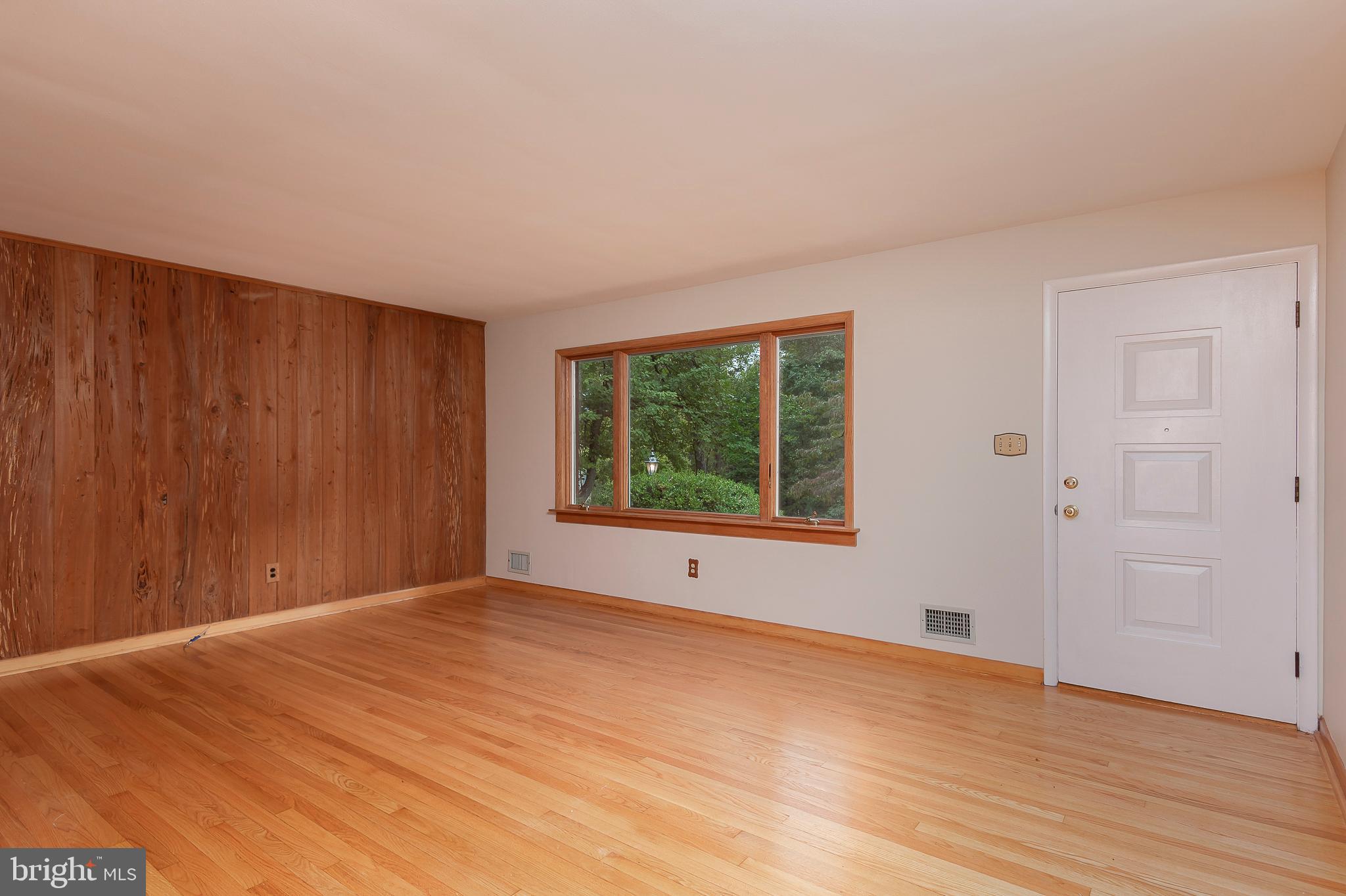 5112 Hurst Road Ellicott City, MD 21043 - Photo 4 of 35 Living Room