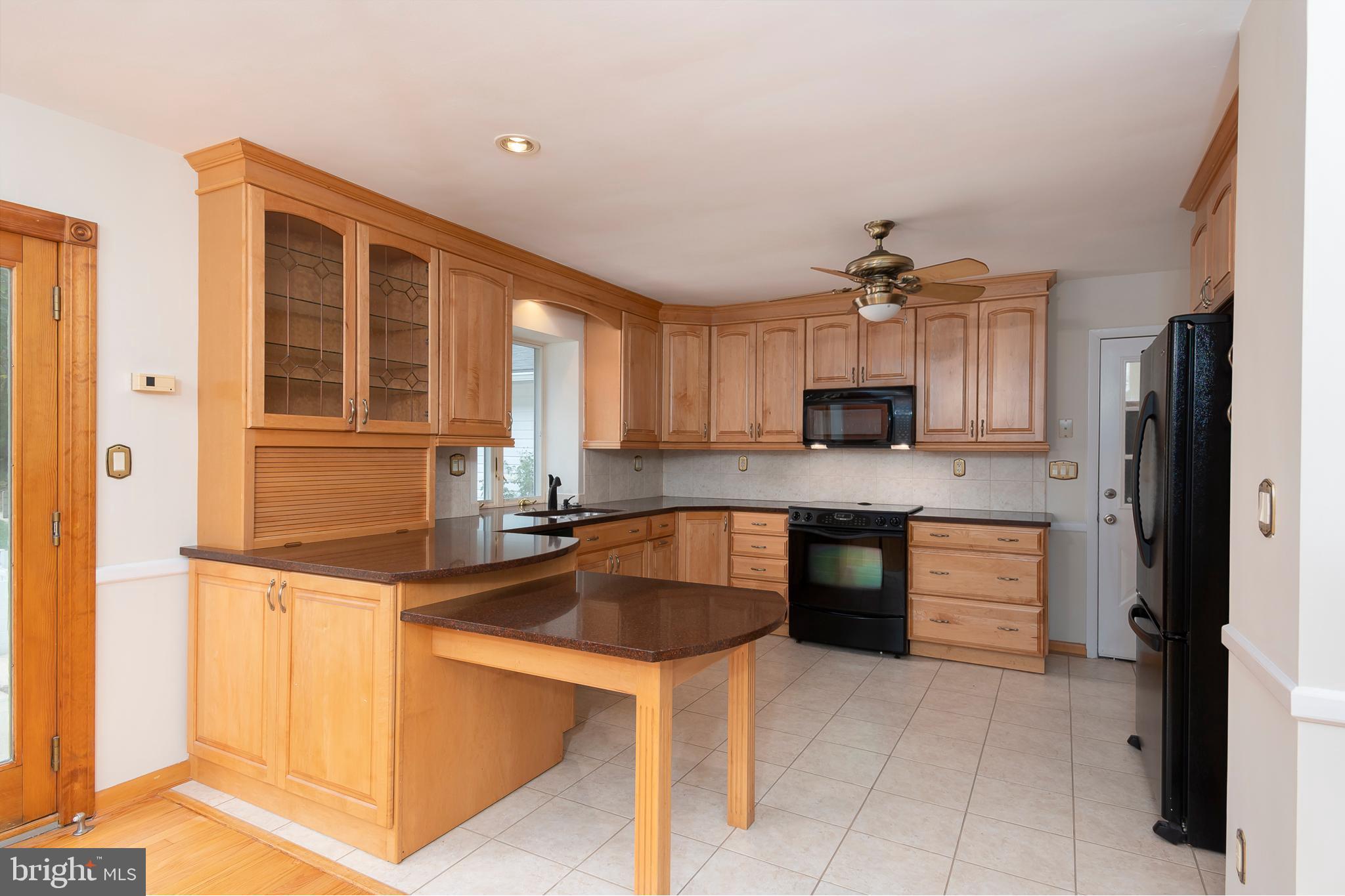 5112 Hurst Road Ellicott City, MD 21043 - Photo 9 of 35 Kitchen