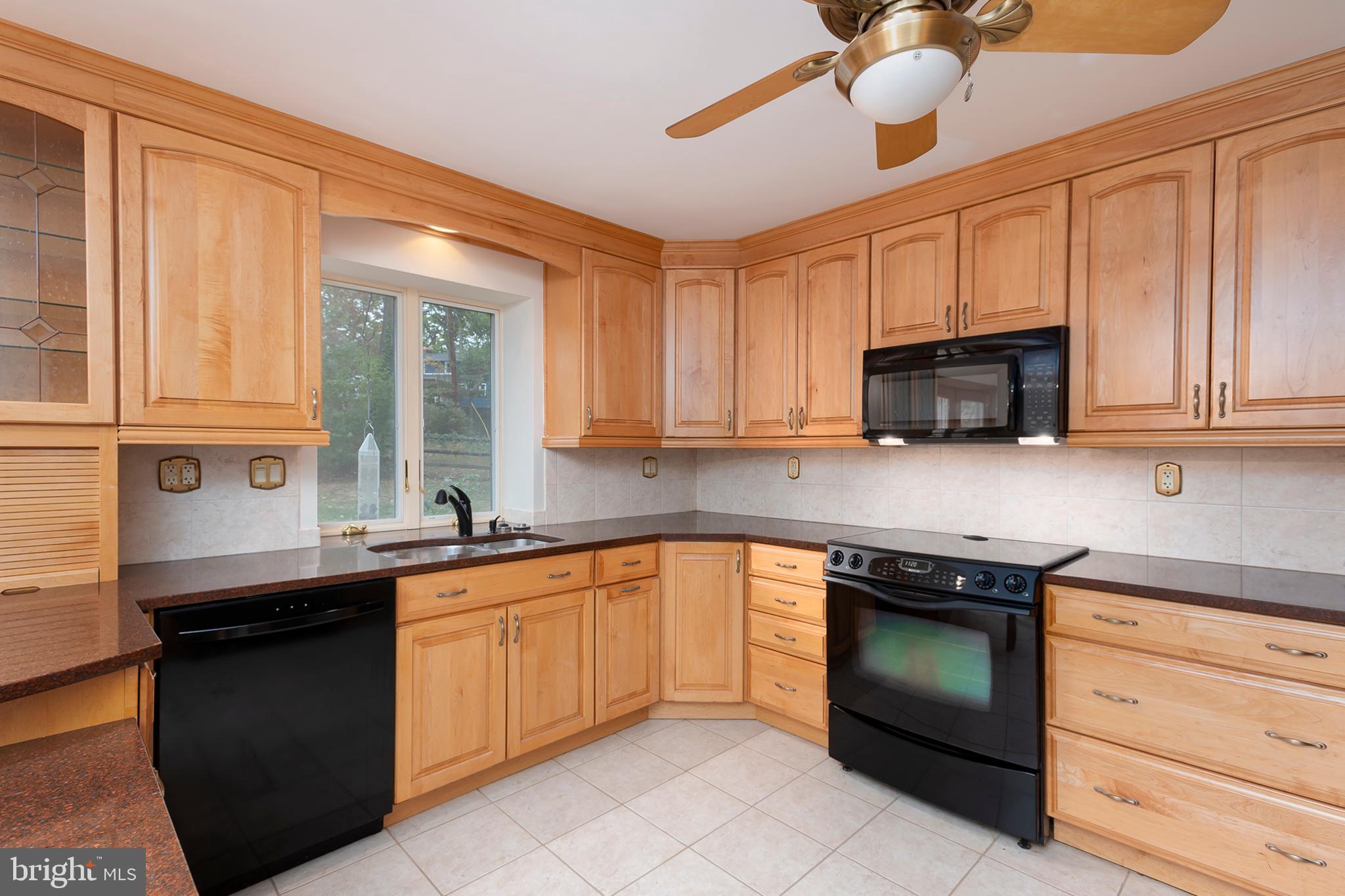 5112 Hurst Road Ellicott City, MD 21043 - Photo 10 of 35 Kitchen