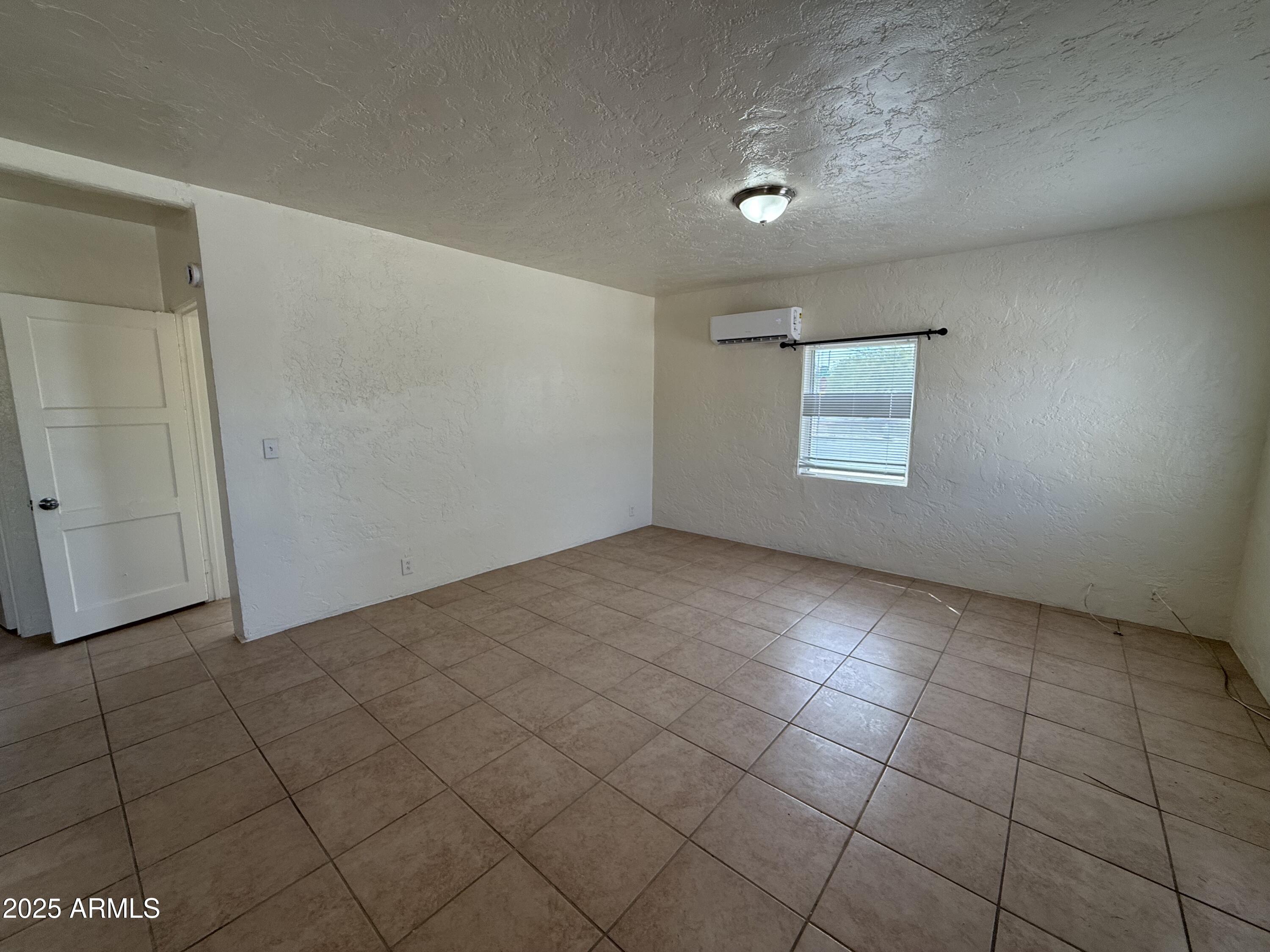 208 West Kelso Street Tucson, AZ 85705 - Photo 17 of 34 Vacant Unit 1 Living Room 2