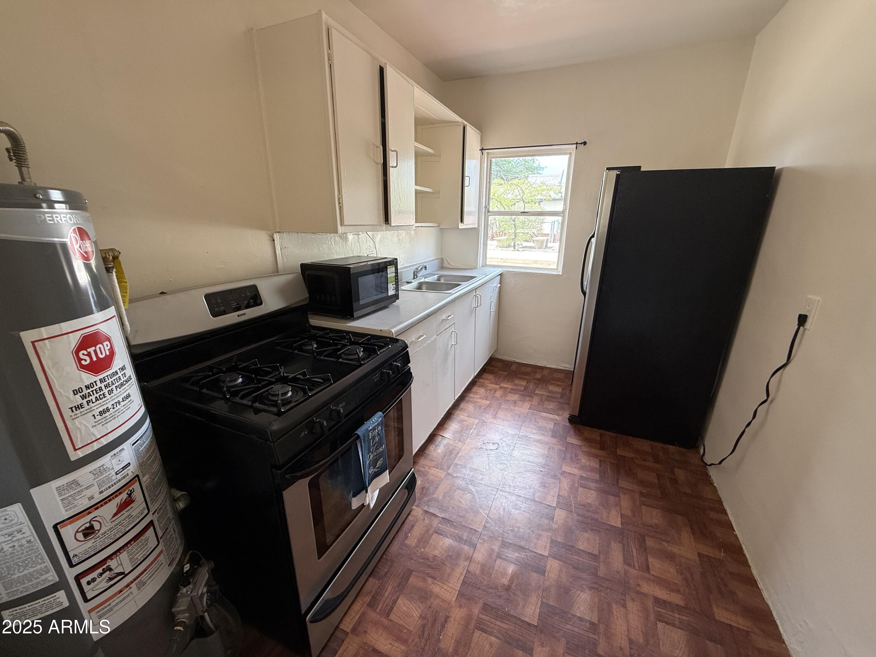 208 West Kelso Street Tucson, AZ 85705 - Photo 24 of 34 Vacant Unit 2 Kitchen