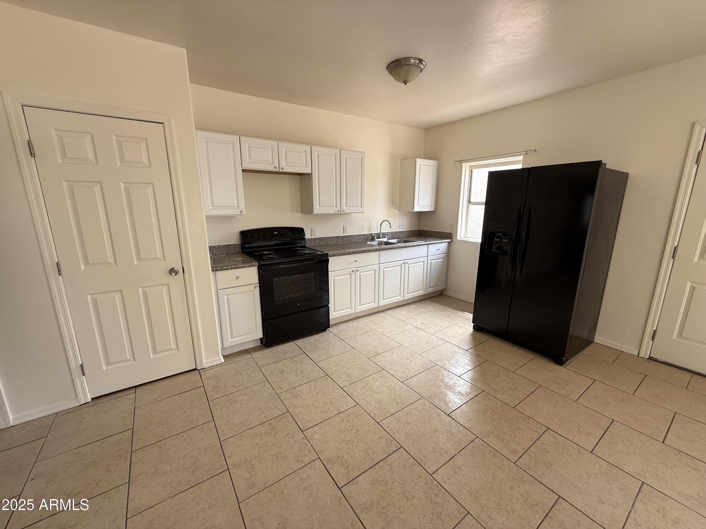 208 West Kelso Street Tucson, AZ 85705 - Photo 26 of 34 Vacant Unit 3 Kitchen