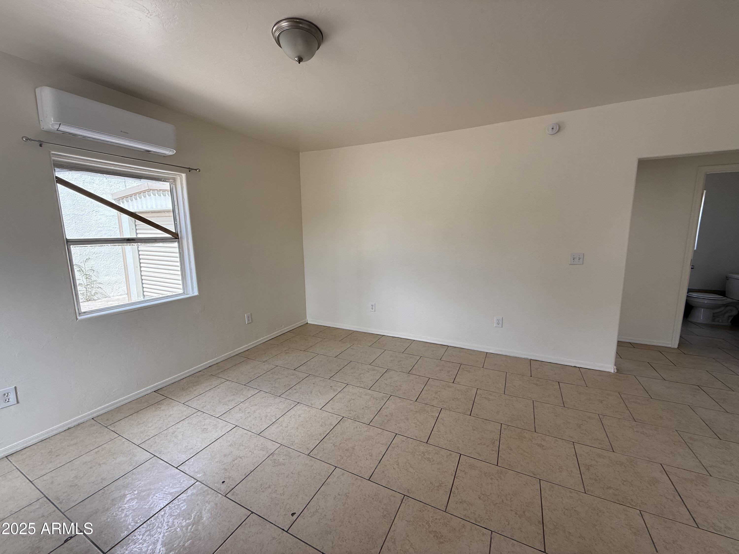 208 West Kelso Street Tucson, AZ 85705 - Photo 28 of 34 Vacant Unit 3 Living Room