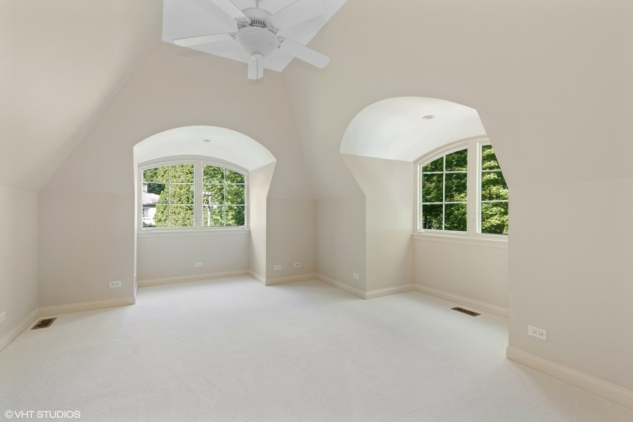 55 Stone Gate Road Lake Forest, IL 60045 - Photo 38 of 62 an empty room with a window