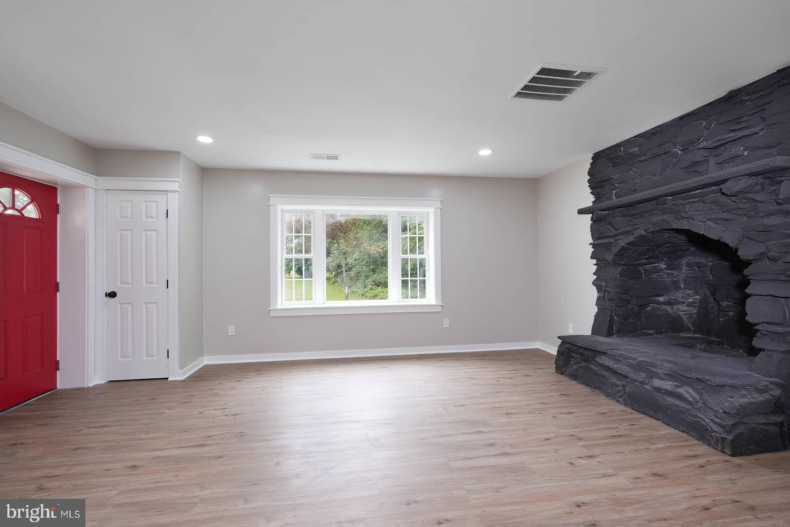 7707 Leigh Road Glen Burnie, MD 21060 - Photo 8 of 26 Living Room