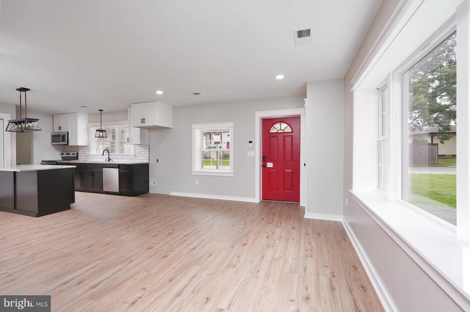 7707 Leigh Road Glen Burnie, MD 21060 - Photo 9 of 26 Entry