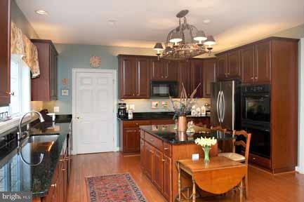 23262 Dover Road Middleburg, VA 20117 - Photo 8 of 30 A gourmet kitchen.