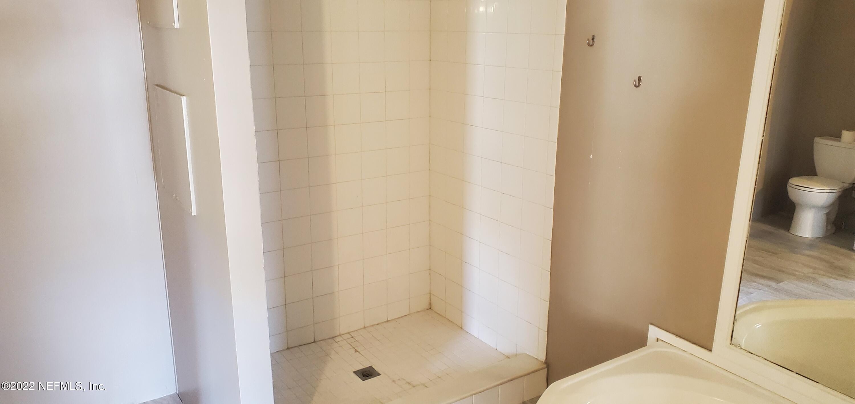13464 Yellow Bluff Road Jacksonville, FL 32226 - Photo 14 of 20 a bathroom with a shower and toilet