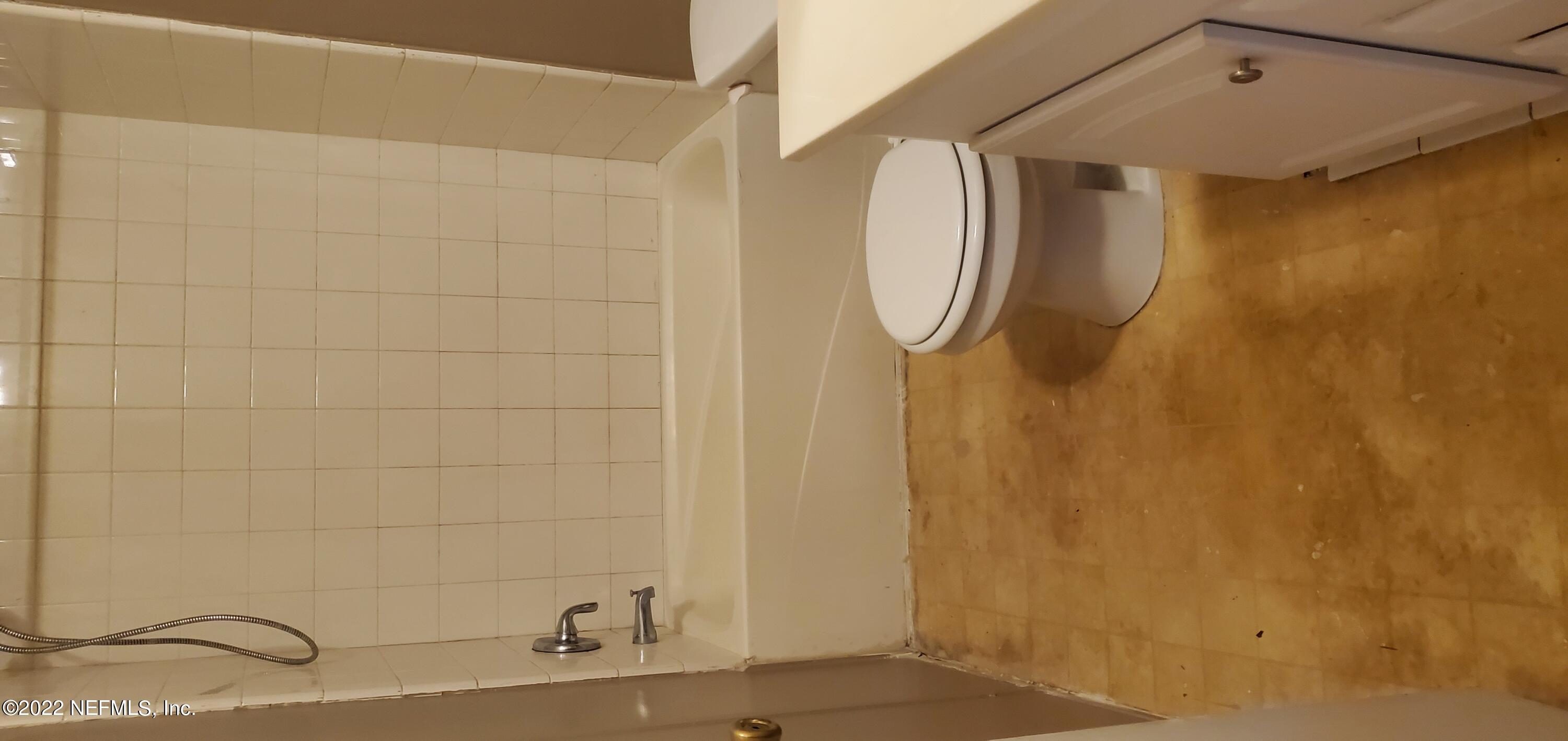 13464 Yellow Bluff Road Jacksonville, FL 32226 - Photo 17 of 20 a bathroom with a shower and a sink