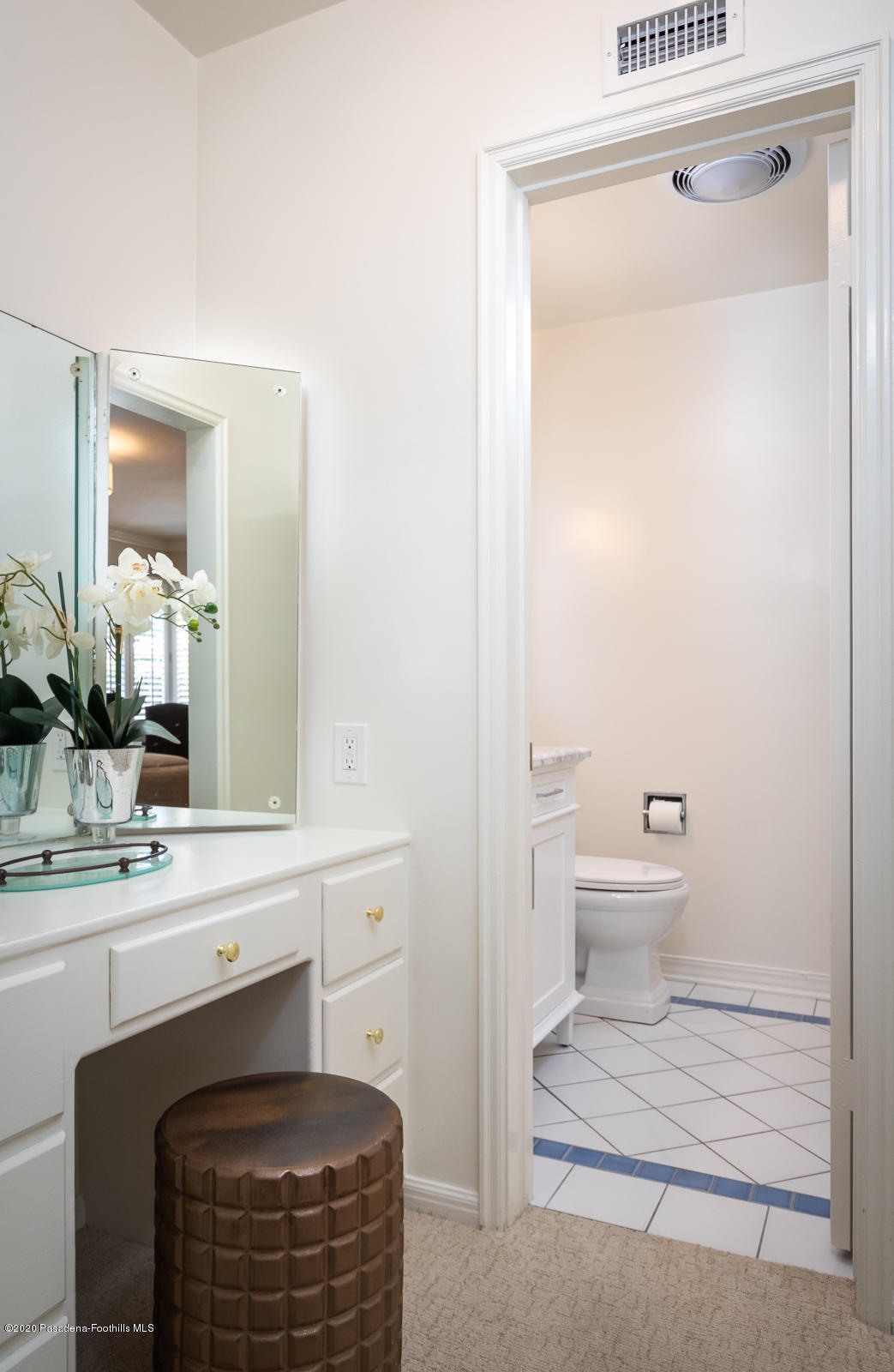 820 Chehalem Road La Canada Flintridge, CA 91011 - Photo 44 of 59 a bathroom with a sink a toilet and a mirror