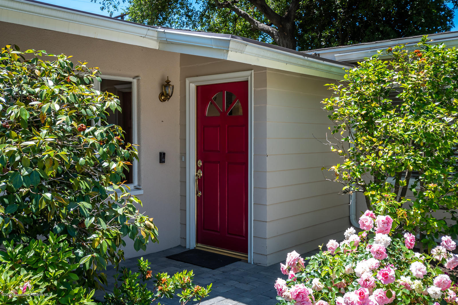 820 Chehalem Road La Canada Flintridge, CA 91011 - Photo 6 of 59 a house with a flower garden