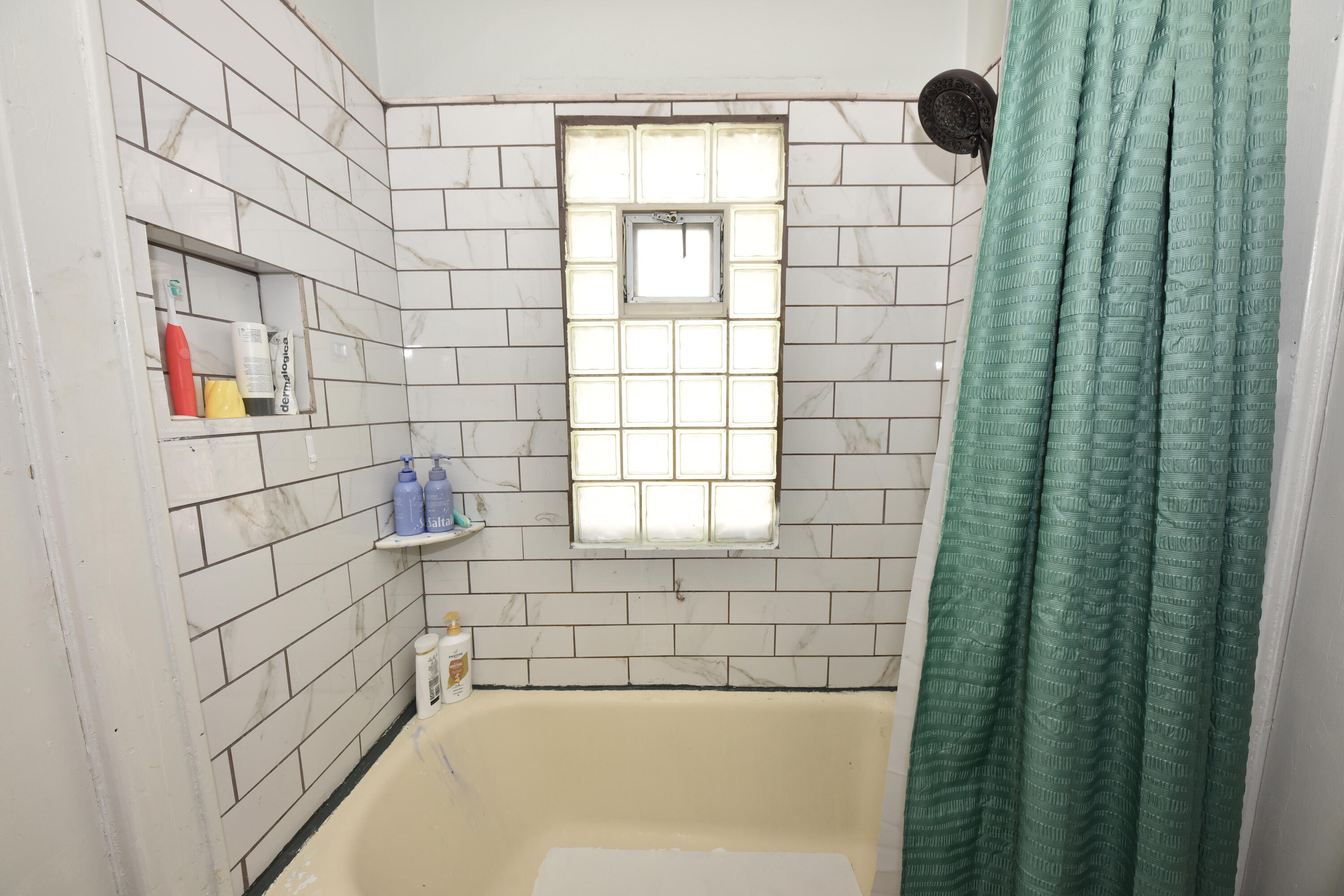 334 North 60th Street Milwaukee, WI 53213 - Photo 14 of 32 Tiled Shower