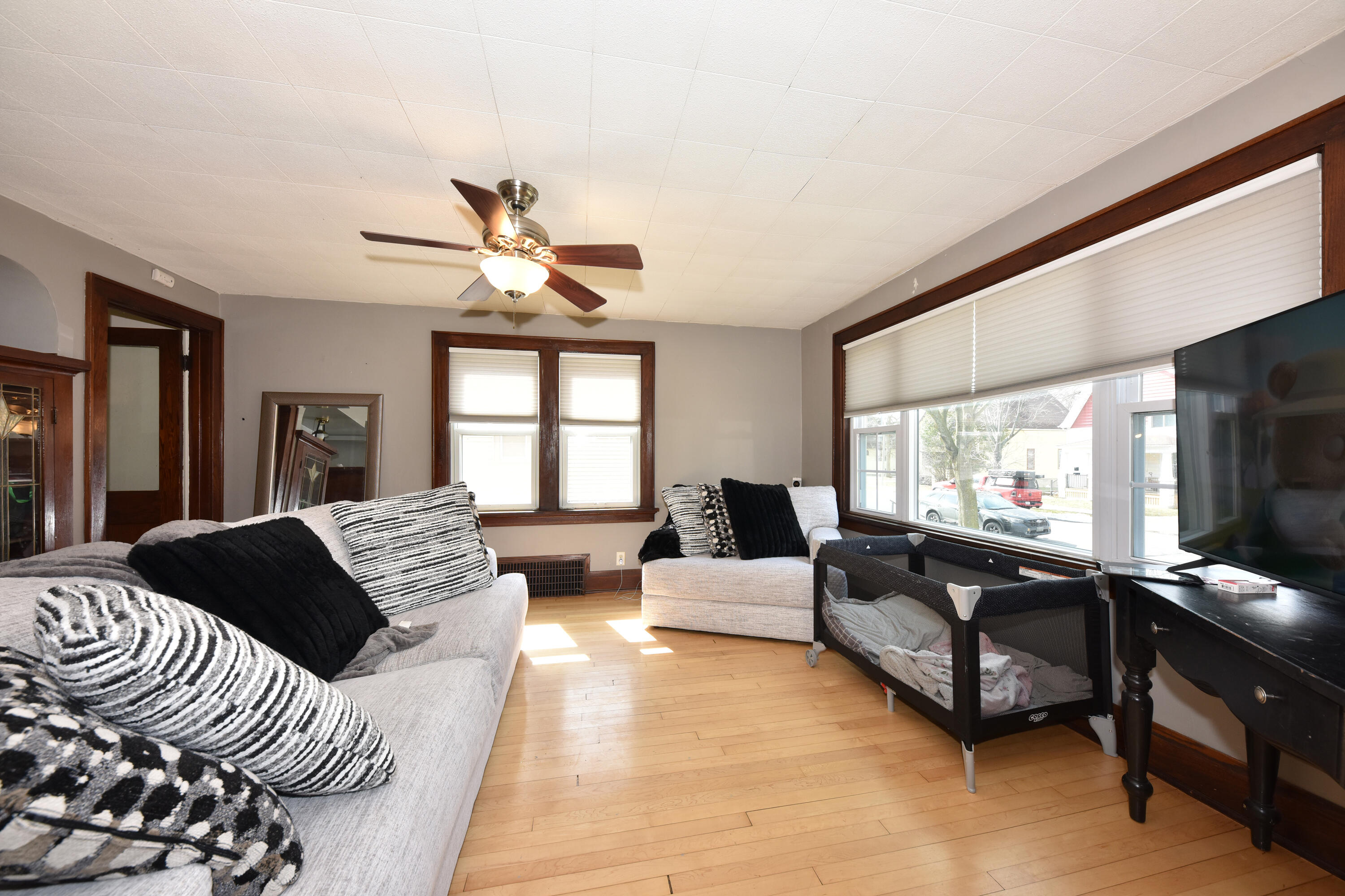 334 North 60th Street Milwaukee, WI 53213 - Photo 3 of 32 Lower Living Room