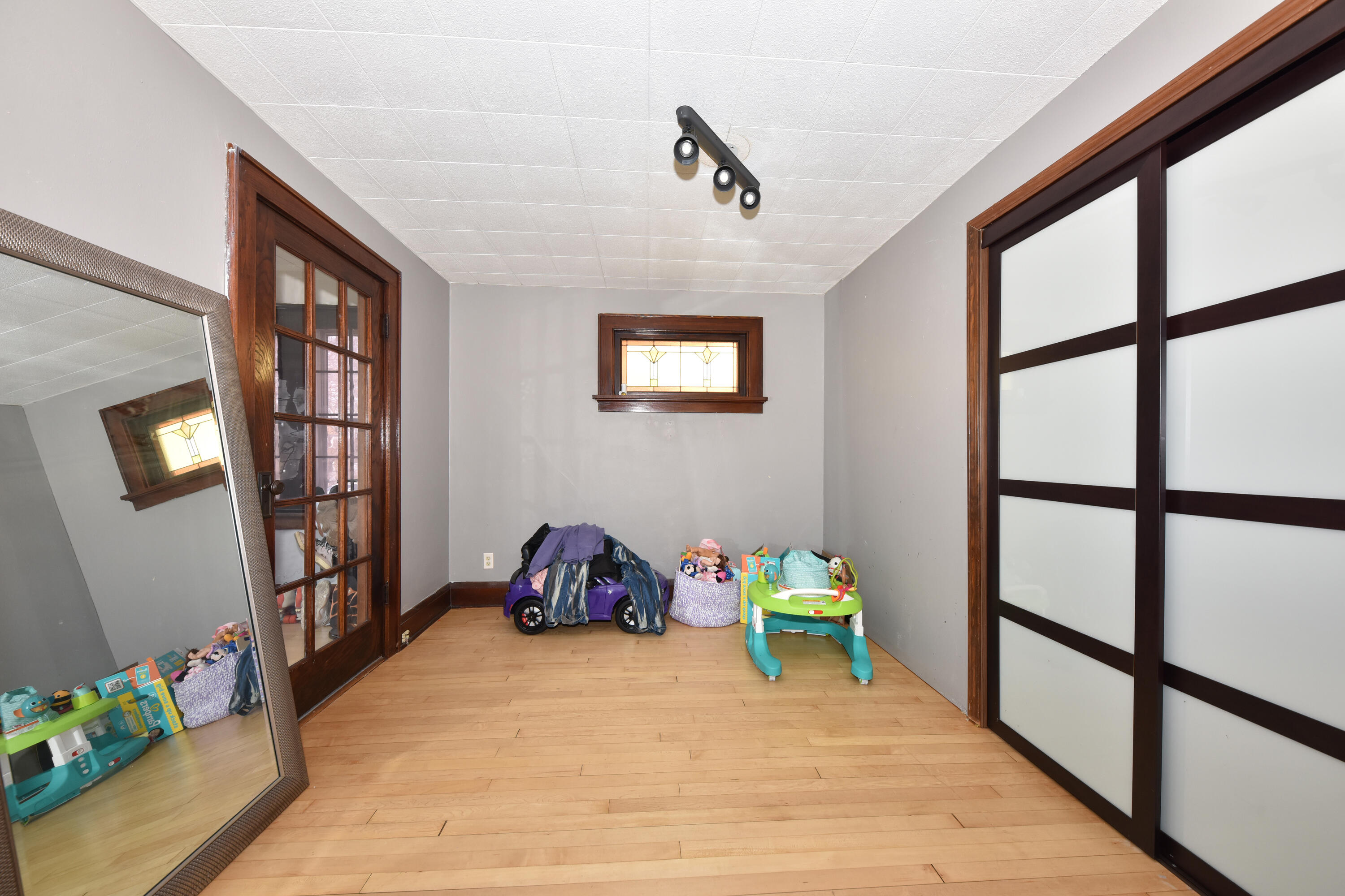 334 North 60th Street Milwaukee, WI 53213 - Photo 7 of 32 Foyer