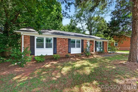 $400,000 | 4914 Glenbrier Drive, Charlotte, NC 28212